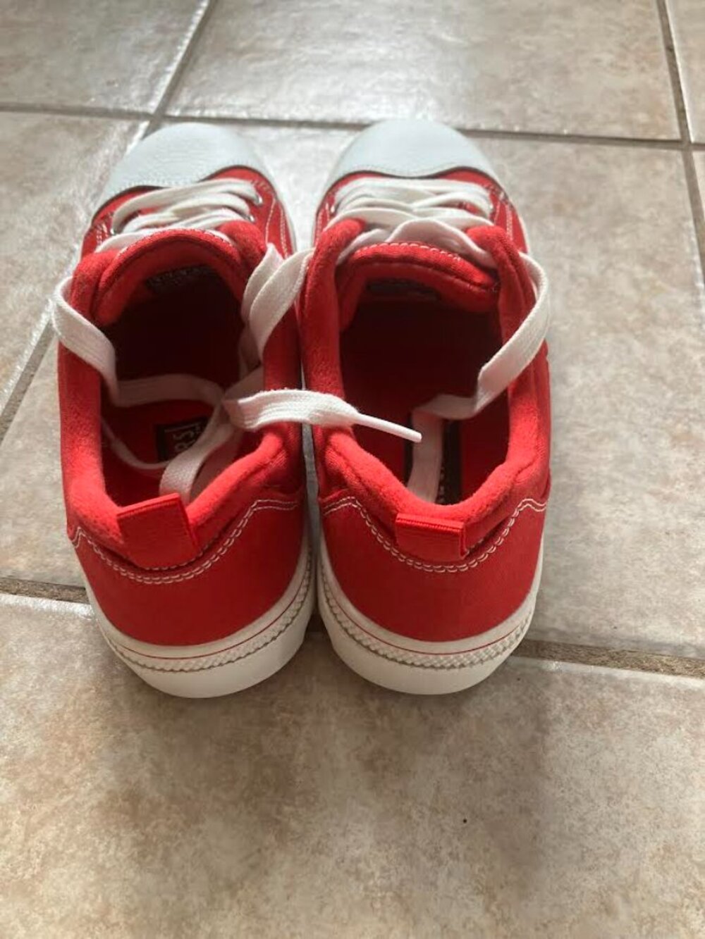 LIKE NEW Roadies True Roots Platform / Red Skechers Sneakers. Women Size 8 - Picture 3 of 5